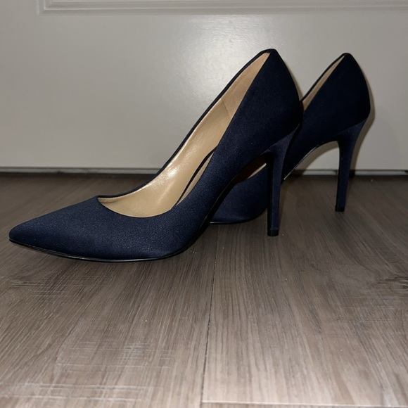 Navy MK pumps. Never worn. - Picture 3 of 6